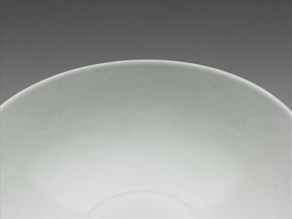 胭脂紅彩暗八寶團壽淺碗