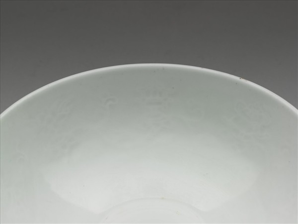 胭脂紅彩暗八寶團壽淺碗