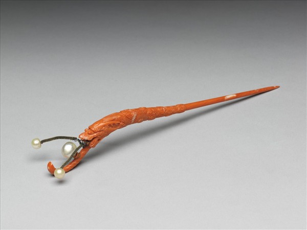 珊瑚嵌珍珠龍首耳挖簪