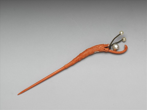 珊瑚嵌珍珠龍首耳挖簪