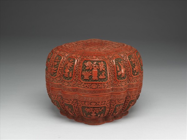 剔彩博古花卉盒