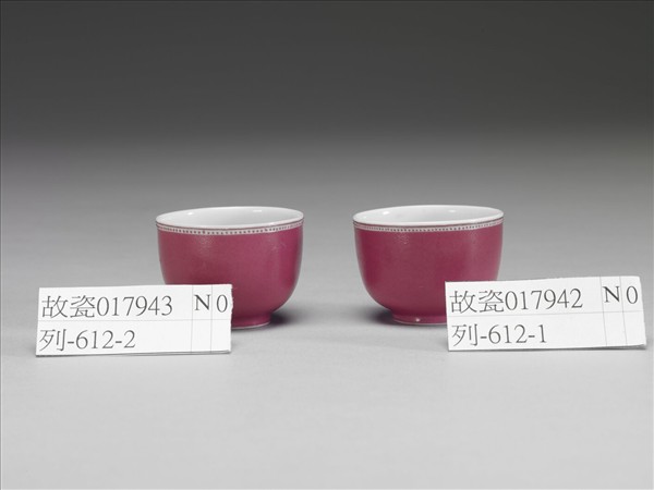 琺瑯彩洋紅地月季杯