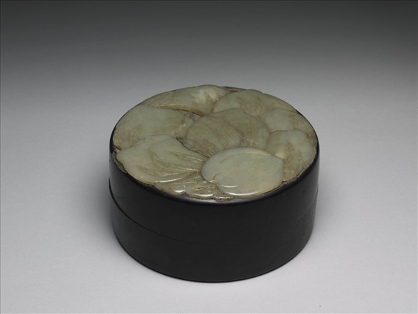 紫檀嵌玉桃圓形木盒