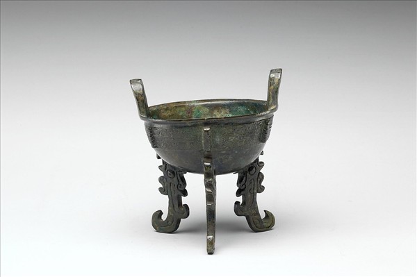 獸面紋扁足鼎