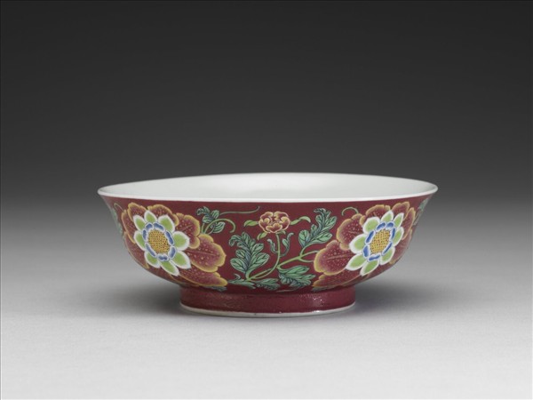 琺瑯彩紅地菊花碗