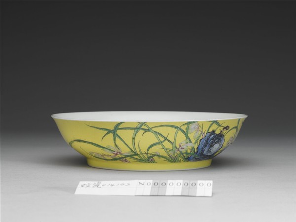 琺瑯彩黃地芝蘭祝壽圖盤