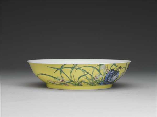 琺瑯彩黃地芝蘭祝壽圖盤