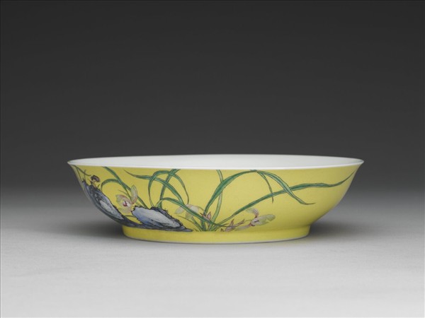 琺瑯彩黃地芝蘭祝壽圖盤