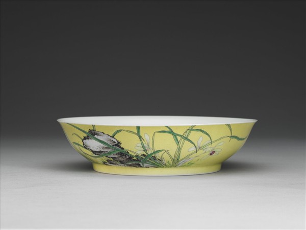 琺瑯彩黃地芝蘭祝壽圖盤