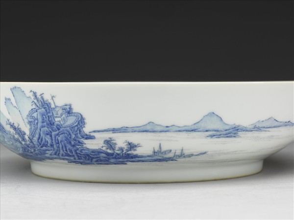 琺瑯彩青山水圖盤