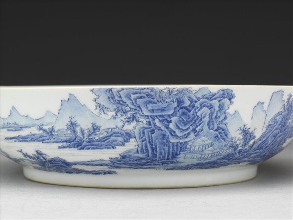 琺瑯彩青山水圖盤