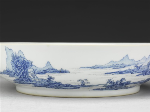 琺瑯彩青山水圖盤