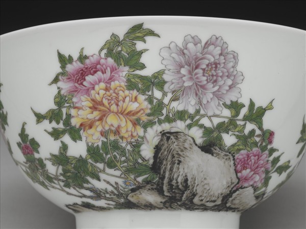 琺瑯彩五色牡丹圖碗