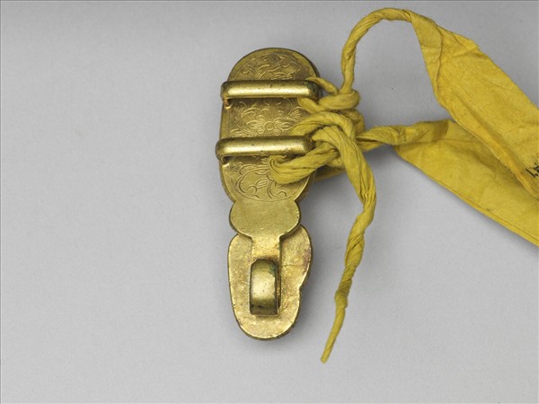 銅鍍金嵌玉寶石帶扣