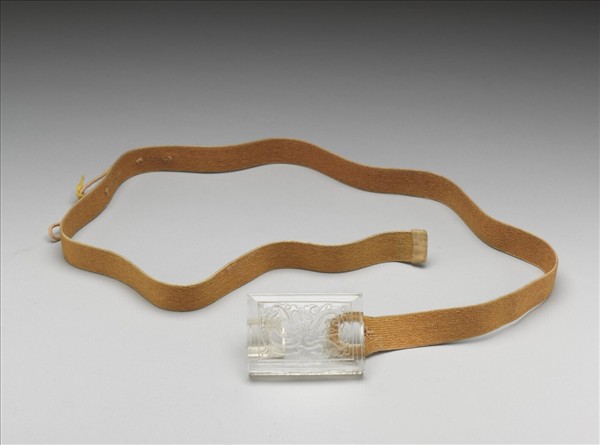 水晶雕雙螭帶頭涼帶