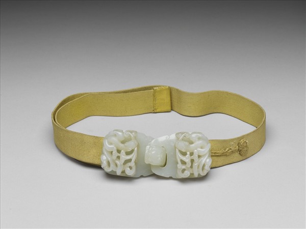 玉雕螭紋帶扣涼帶