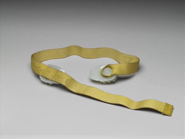 玉雕螭紋帶扣涼帶