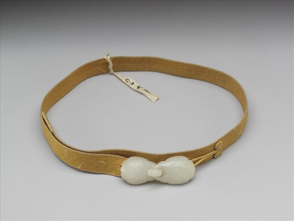 玉雕蟠螭紋帶扣涼帶