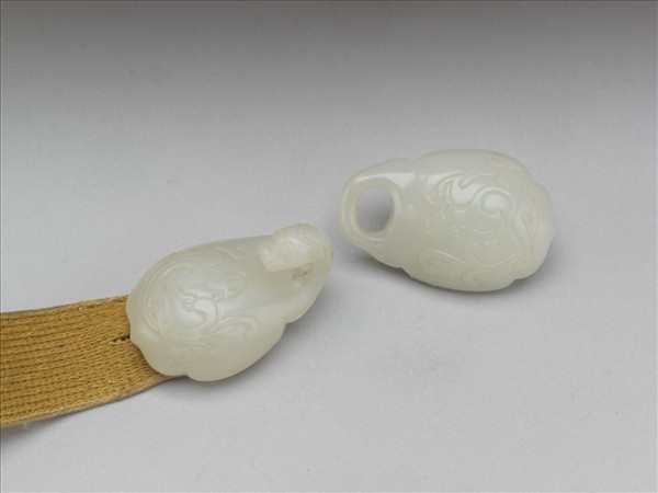 玉雕蟠螭紋帶扣涼帶