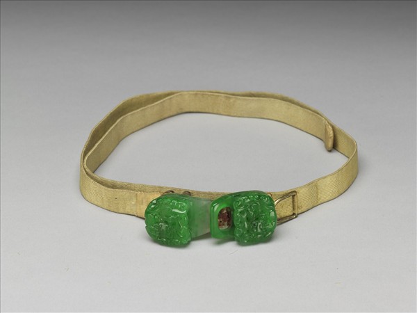 翠玉雕螭紋帶扣涼帶