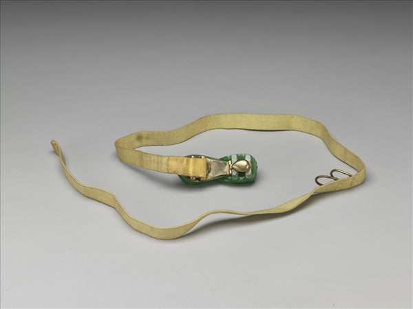 翠玉雕螭紋帶扣涼帶