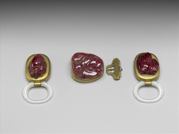 銅鍍金鑲紅色寶石帶扣與帶板