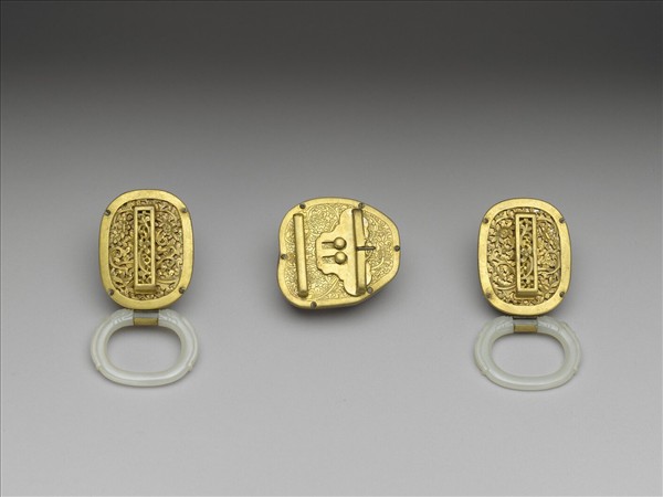 銅鍍金鑲紅色寶石帶扣與帶板