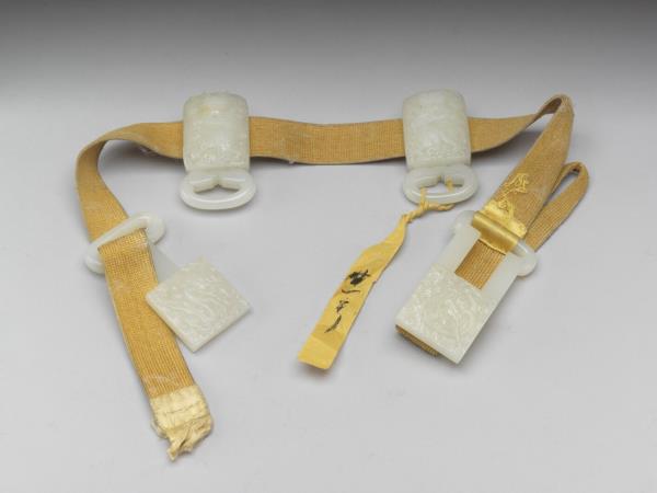 玉雕龍紋帶扣涼帶