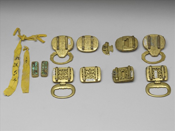 銅鍍金嵌綠松石帶扣與帶板