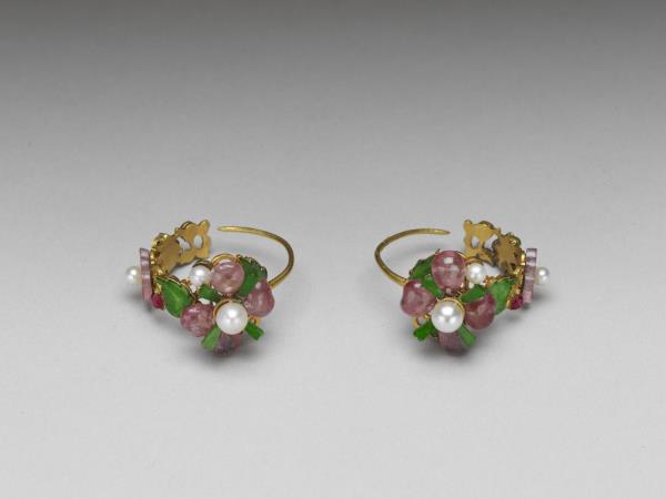 金嵌珠翠寶石花卉耳環