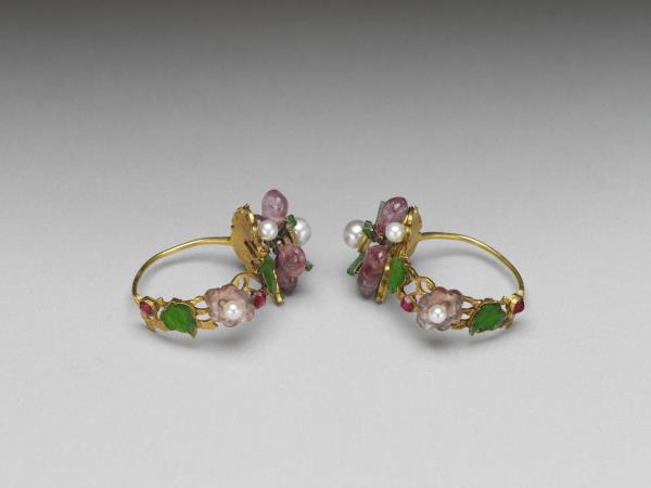 金嵌珠翠寶石花卉耳環