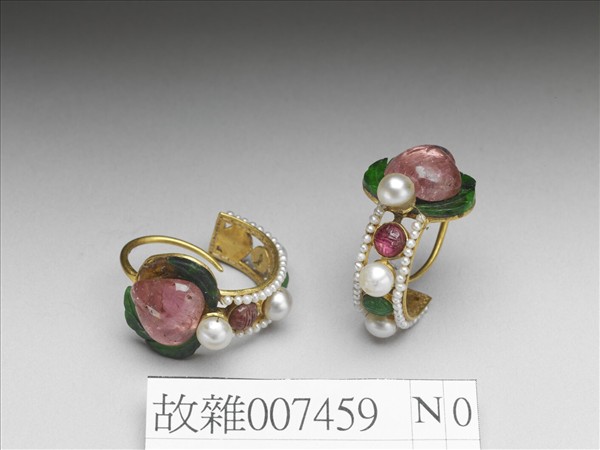 金嵌珠翠寶石耳環（一對）