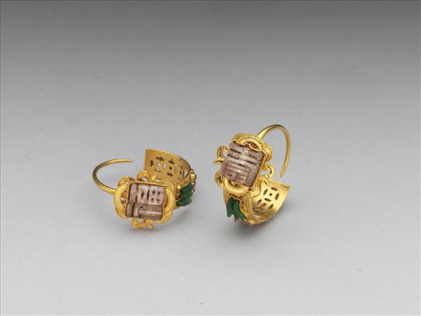 金嵌碧璽翠玉福壽耳環（一對）