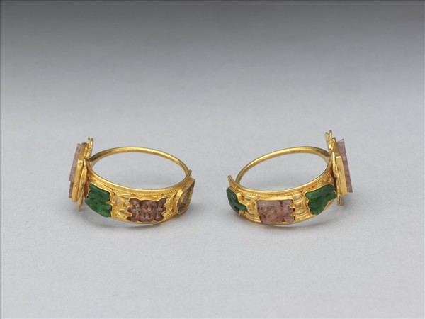 金嵌碧璽翠玉福壽耳環（一對）