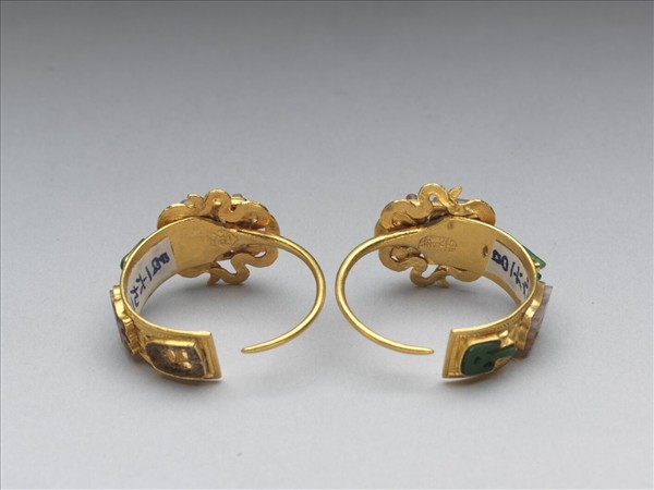 金嵌碧璽翠玉福壽耳環（一對）
