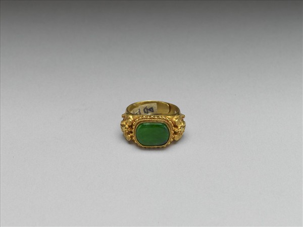 金嵌翠玉雙福戒指