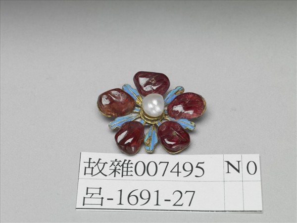 點翠嵌寶石花形飾件