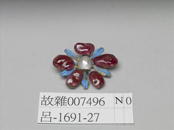 點翠嵌寶石花形飾件