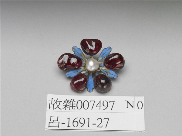 點翠嵌寶石花形飾件