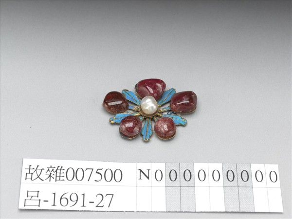 點翠嵌寶石花形飾件