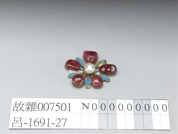點翠嵌寶石花形飾件