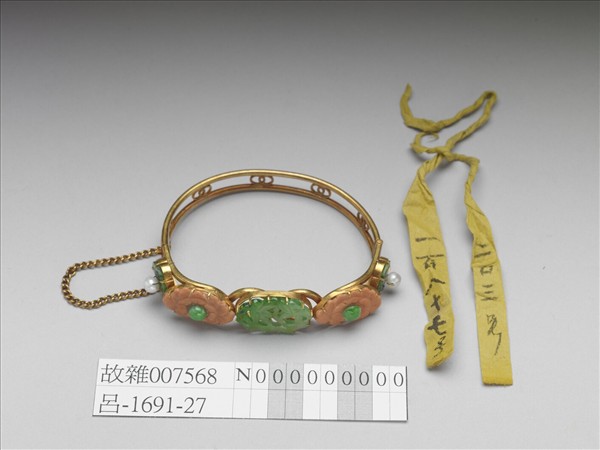 金嵌珊瑚珠翠鐲