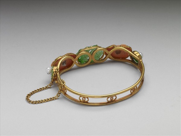金嵌珊瑚珠翠鐲