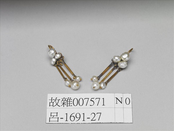 金嵌珍珠耳墜（二件）