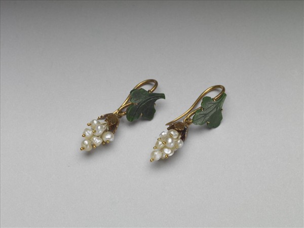 金嵌珠翠葡萄耳墜（二件）