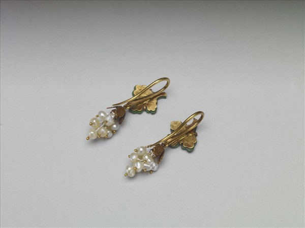 金嵌珠翠葡萄耳墜（二件）