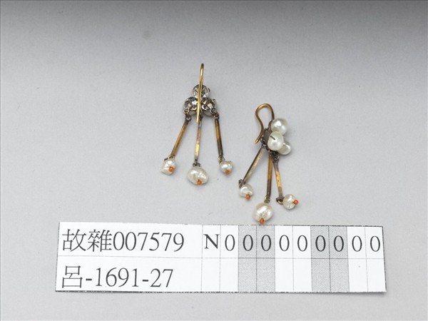 金嵌珍珠耳墜（一對）