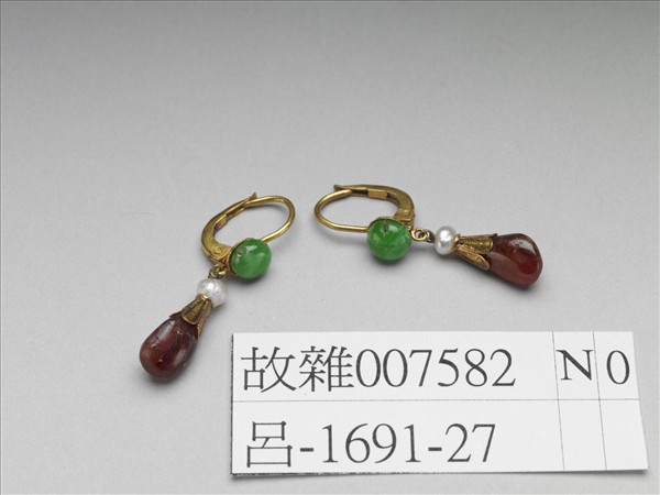 金嵌珠寶耳墜（一對）