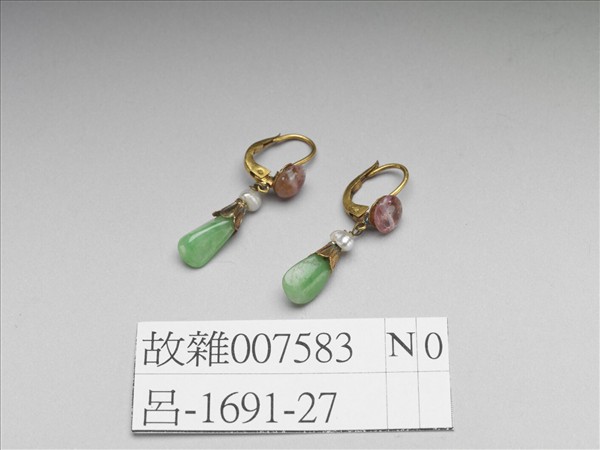 金嵌珠寶耳墜（一對）