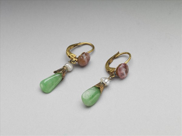 金嵌珠寶耳墜（一對）